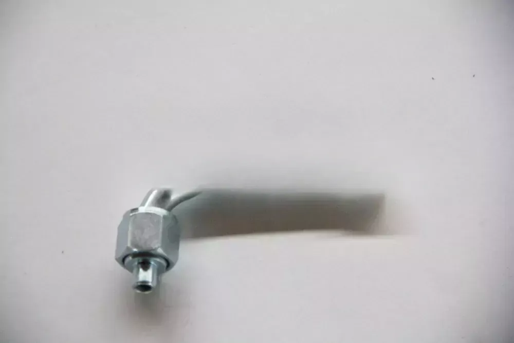 Фитинг сталь Ø резьбы 9/16″18 UNF Ø трубки 3/8″ G6 №6 #6 8мм 180° с заправочным портом O-Ring 21