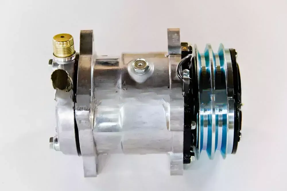 Компрессор кондиционера 5H14 24v A2 выходы вертикальные O-ring 3/4″-7/8″ 23 Компрессор кондиционера 5H14 24v A2 выходы вертикальные O-ring 3/4″-7/8″ 23